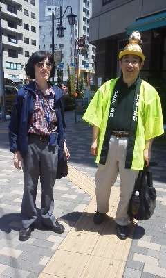 女性専用車両に男性が乗っていたら注意しますか?