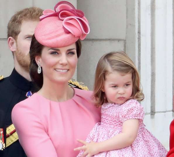 ジョージ王子＆シャーロット王女、行事での愛らしい姿に英国中が熱狂