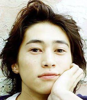 窪塚洋介、妻・PINKYの誕生日を息子と祝福　家族ショット公開