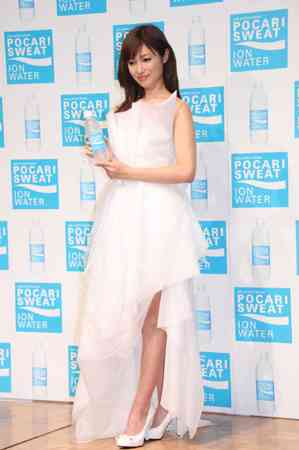 深田恭子が美脚あらわ 美の秘訣「日々の積み重ね」