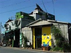 ピエリ守山「めっちゃさわれる動物園」で虐待疑惑　ライオンが流血、運営会社の飼育方法に疑問の声