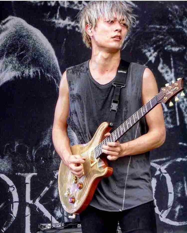 ワンオク(ONE OK ROCK) Taka、すみれとの“ご機嫌”2ショットにファン「飲み過ぎないでね～」