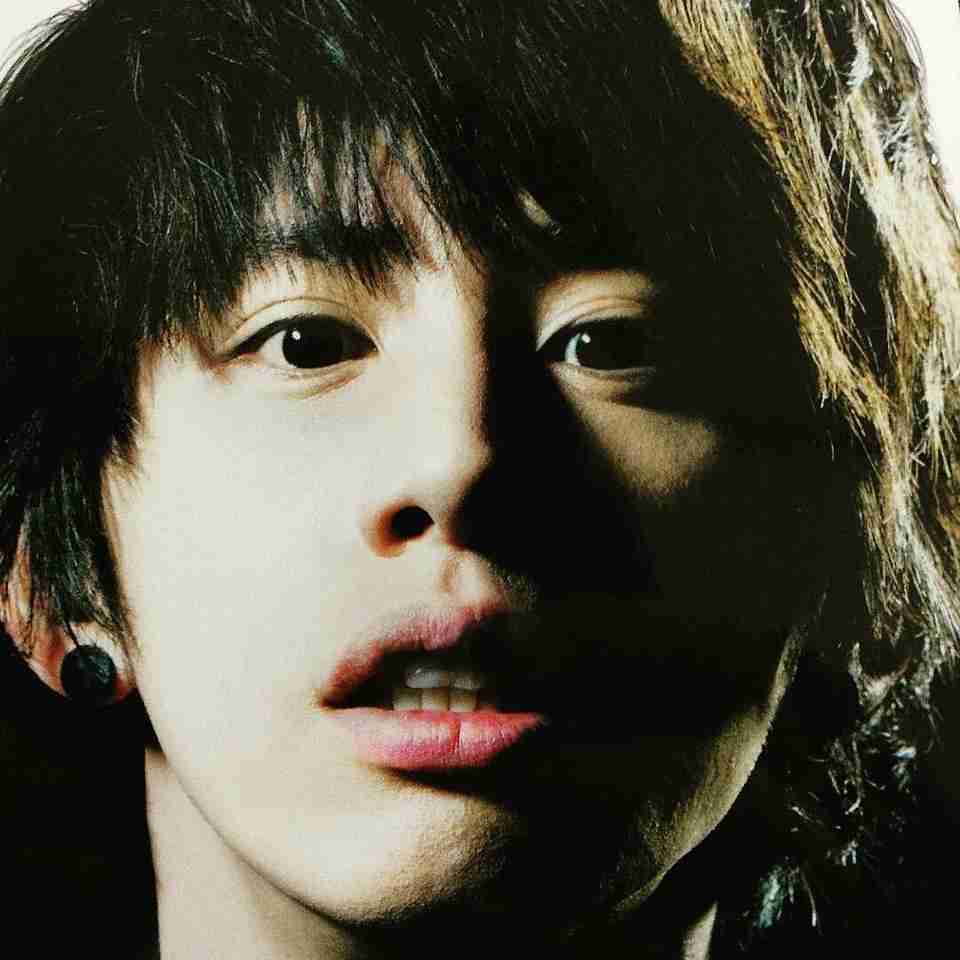 ワンオク(ONE OK ROCK) Taka、すみれとの“ご機嫌”2ショットにファン「飲み過ぎないでね～」