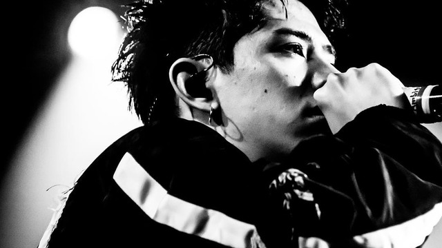 ワンオク(ONE OK ROCK) Taka、すみれとの“ご機嫌”2ショットにファン「飲み過ぎないでね～」