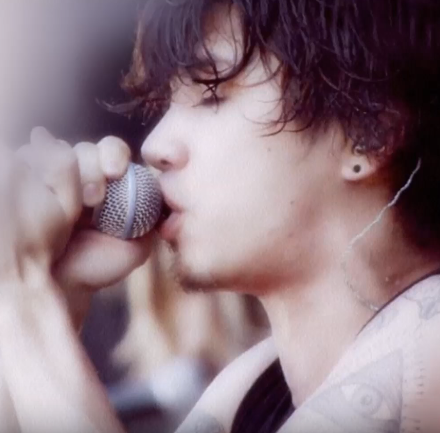 ワンオク(ONE OK ROCK) Taka、すみれとの“ご機嫌”2ショットにファン「飲み過ぎないでね～」