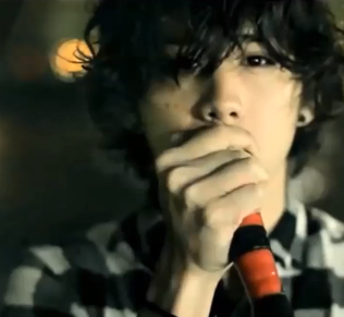 ワンオク(ONE OK ROCK) Taka、すみれとの“ご機嫌”2ショットにファン「飲み過ぎないでね～」