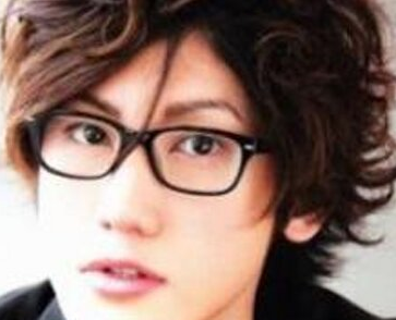 ワンオク(ONE OK ROCK) Taka、すみれとの“ご機嫌”2ショットにファン「飲み過ぎないでね～」