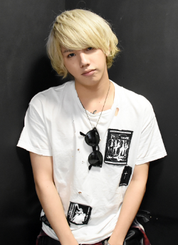 ワンオク(ONE OK ROCK) Taka、すみれとの“ご機嫌”2ショットにファン「飲み過ぎないでね～」