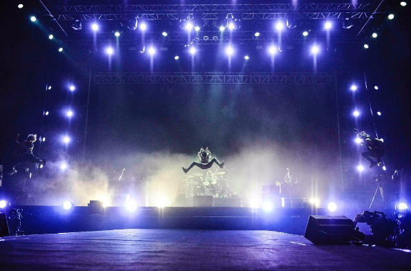 ワンオク(ONE OK ROCK) Taka、すみれとの“ご機嫌”2ショットにファン「飲み過ぎないでね～」