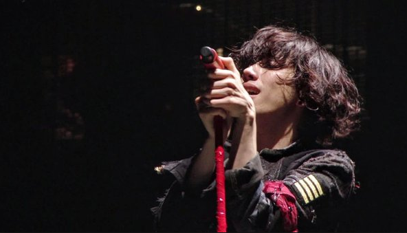ワンオク(ONE OK ROCK) Taka、すみれとの“ご機嫌”2ショットにファン「飲み過ぎないでね～」