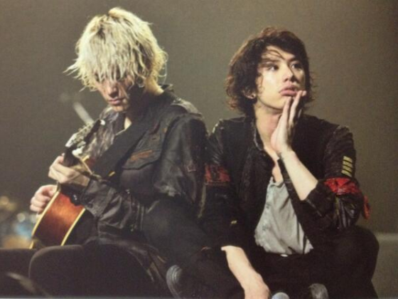 ワンオク(ONE OK ROCK) Taka、すみれとの“ご機嫌”2ショットにファン「飲み過ぎないでね～」