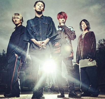 ワンオク(ONE OK ROCK) Taka、すみれとの“ご機嫌”2ショットにファン「飲み過ぎないでね～」