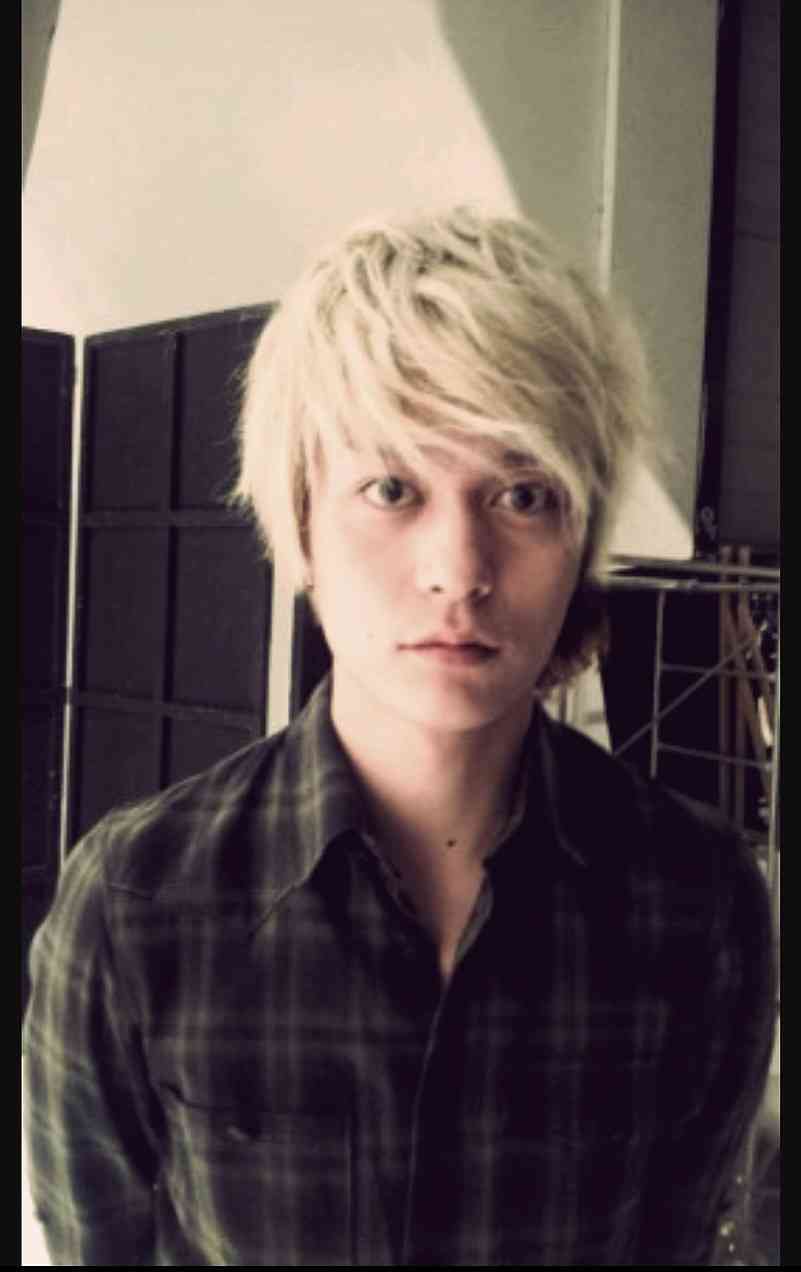 ワンオク(ONE OK ROCK) Taka、すみれとの“ご機嫌”2ショットにファン「飲み過ぎないでね～」