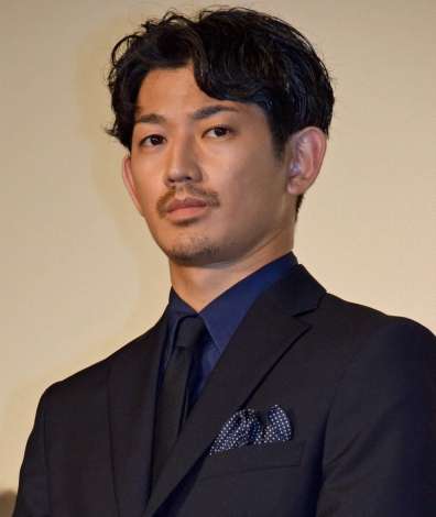 この人の髭、有り無しどちらが好き?