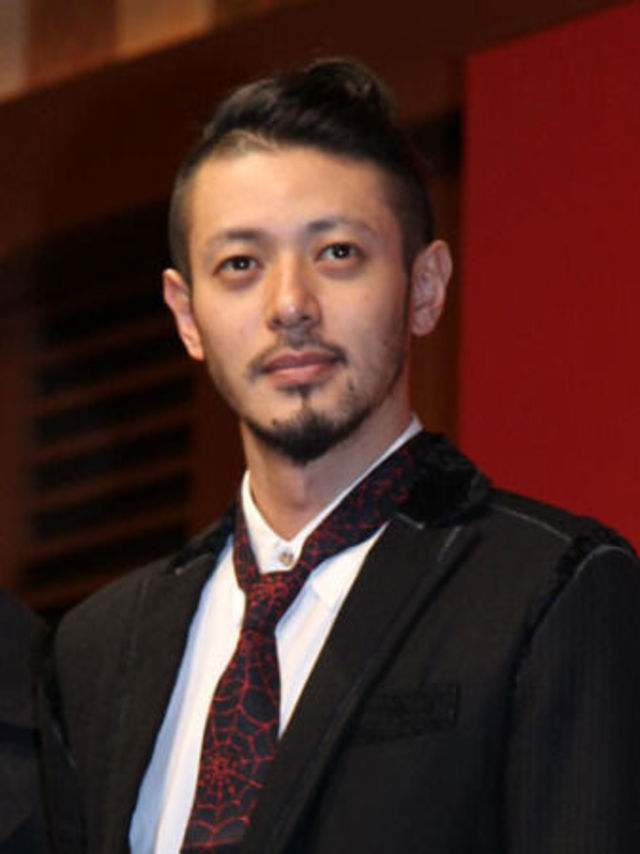 この人の髭、有り無しどちらが好き?