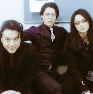 綾野剛、メガネ姿を公開「めちゃめちゃ好青年」など大絶賛の声
