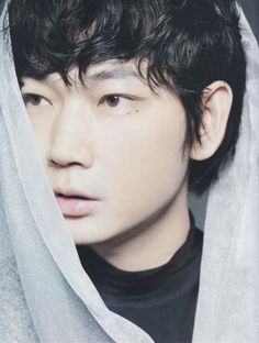 綾野剛、メガネ姿を公開「めちゃめちゃ好青年」など大絶賛の声