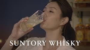 寝る前にお酒を飲む人