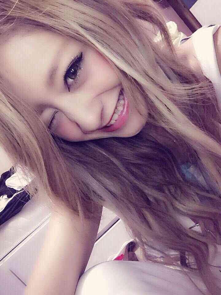 なんだかんだでギャル系が好きな人ー!