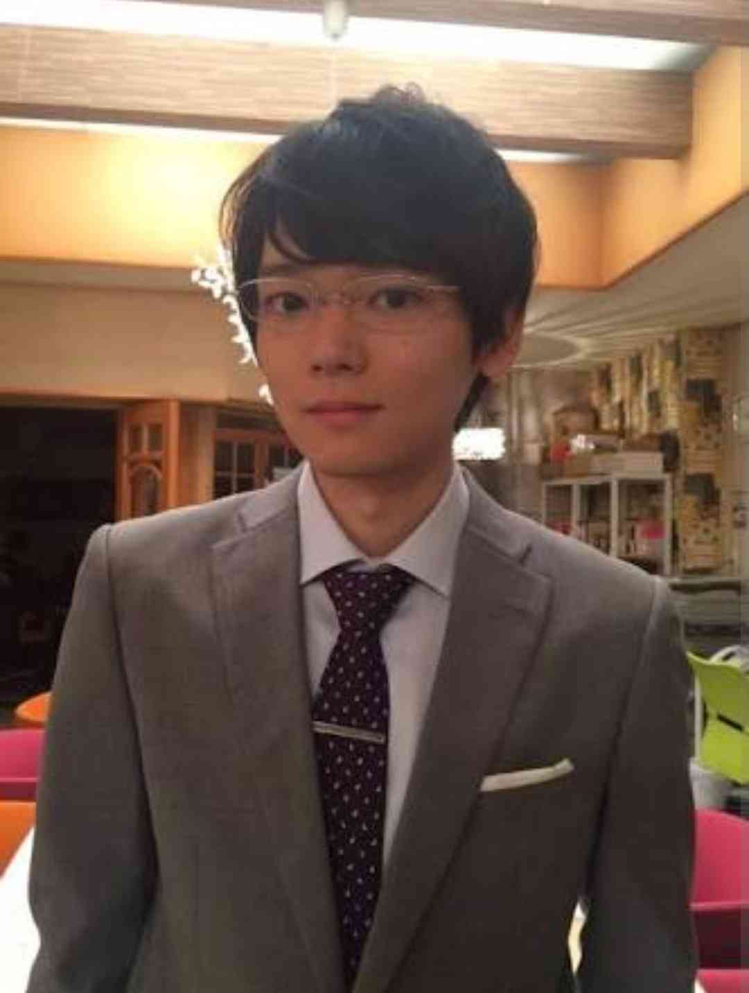 メガネ男子好きな人〜