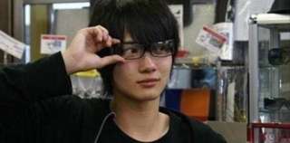 メガネ男子好きな人〜