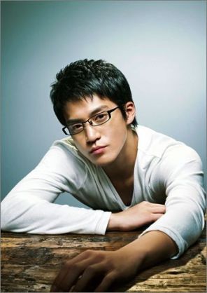 メガネ男子好きな人〜