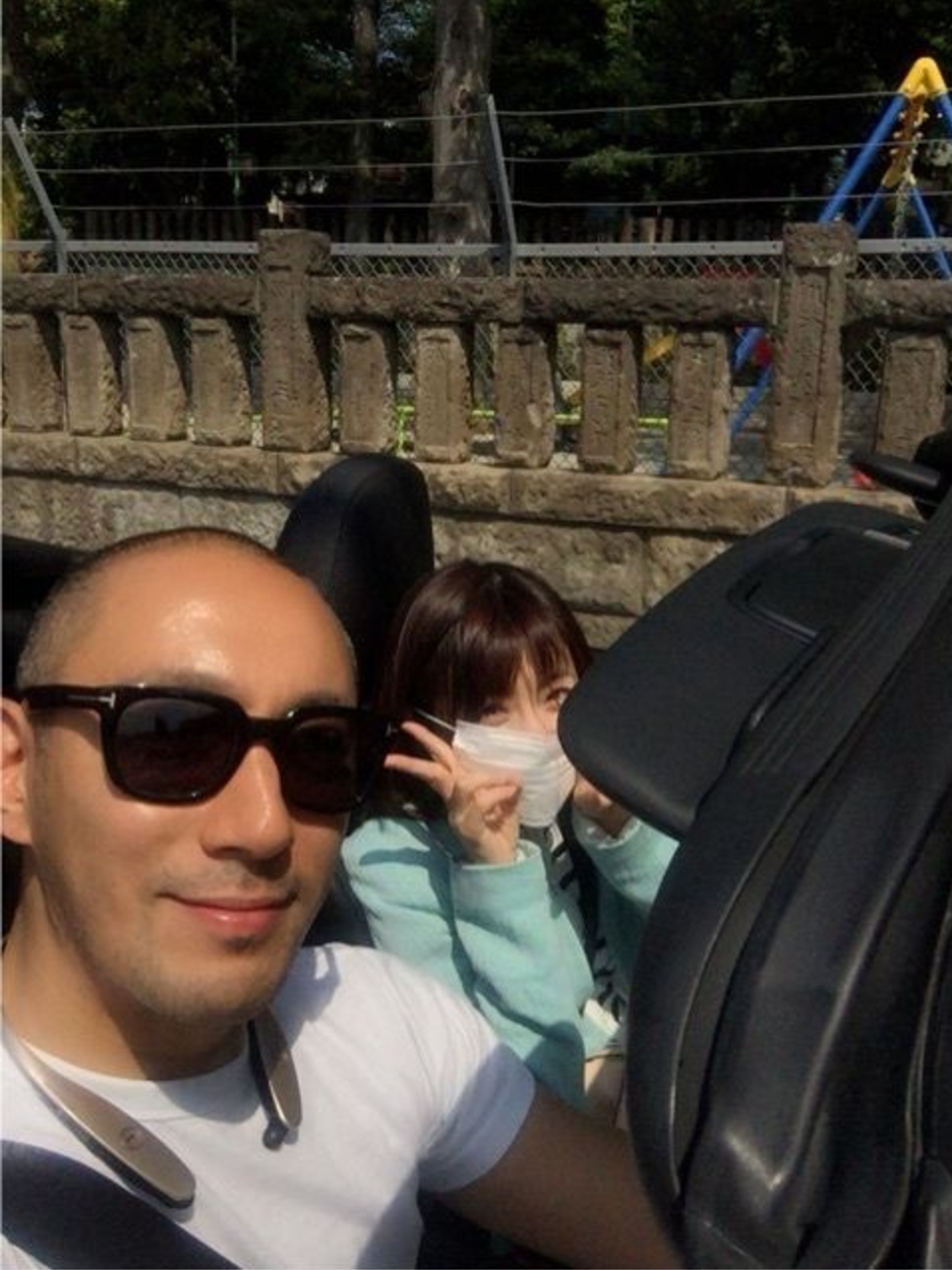 小林麻耶、ハワイでのんびり　母娘ツーショットも笑顔で