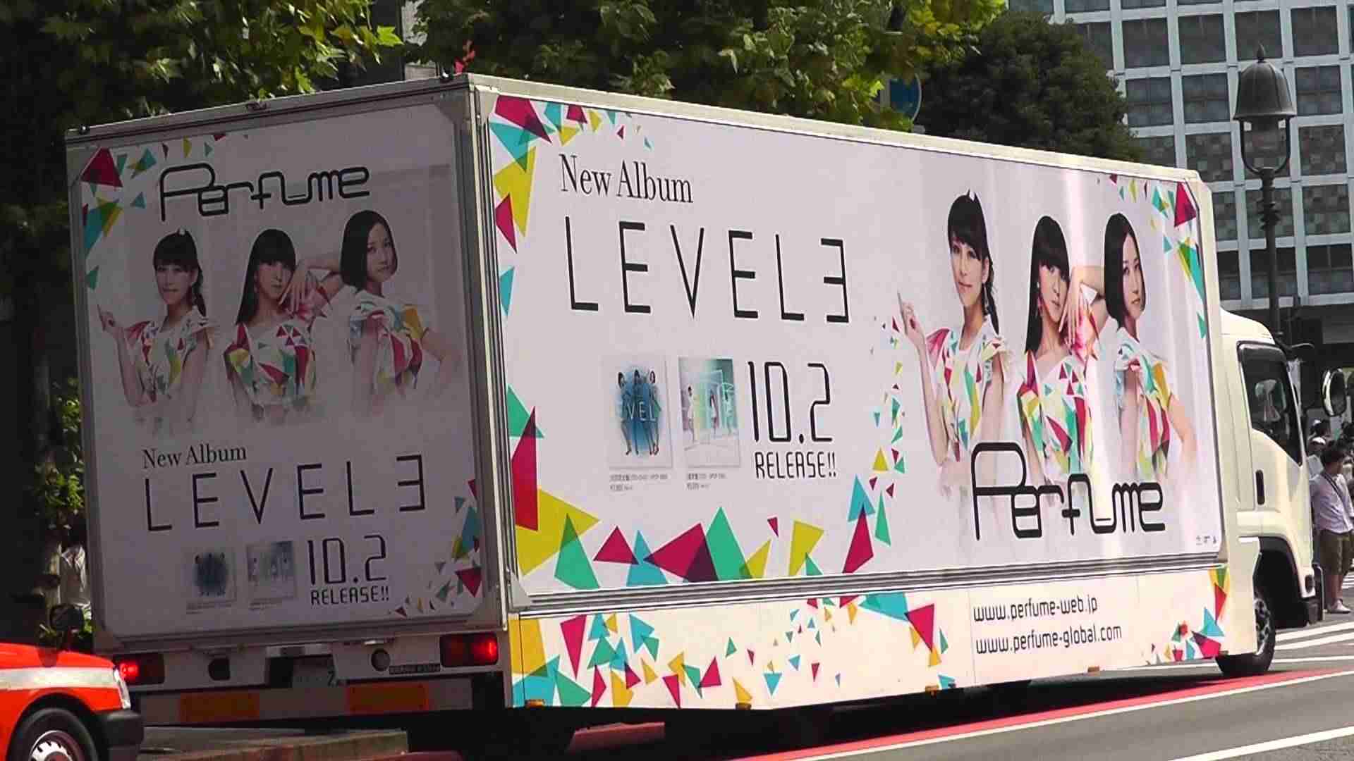 いろんなアーティストのツアートラック♪