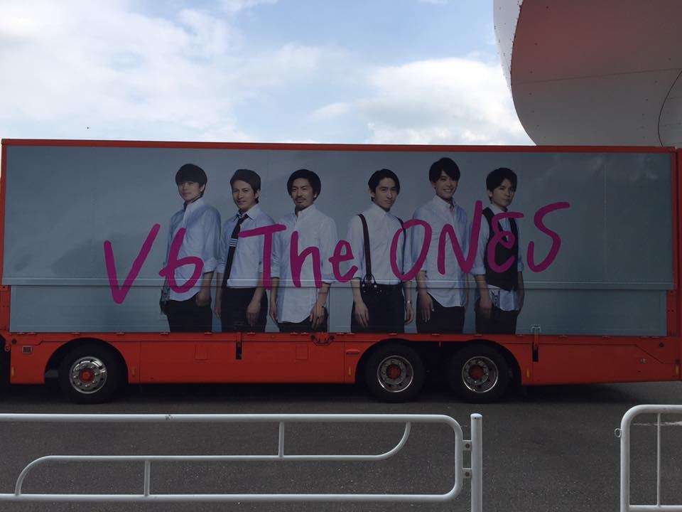 いろんなアーティストのツアートラック♪