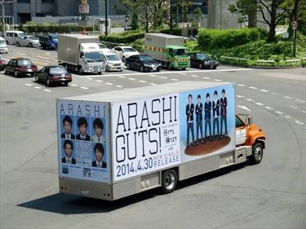 いろんなアーティストのツアートラック♪