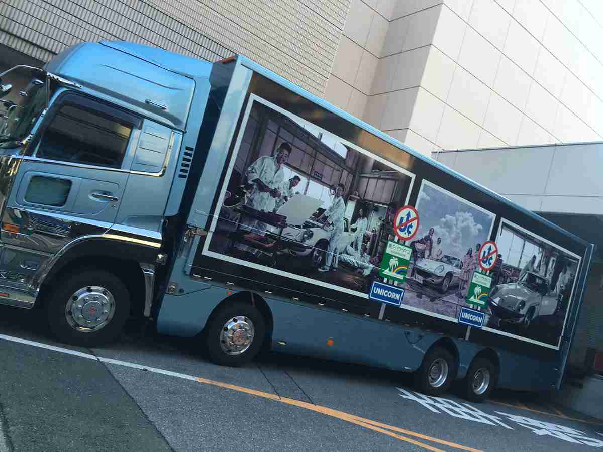 いろんなアーティストのツアートラック♪