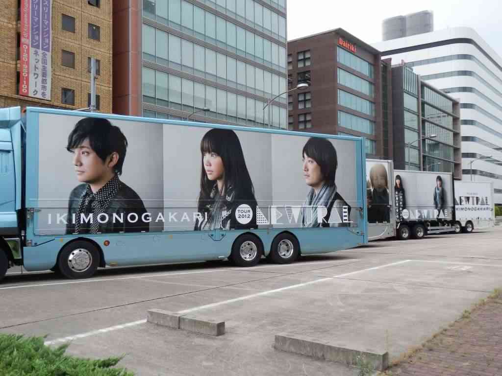 いろんなアーティストのツアートラック♪