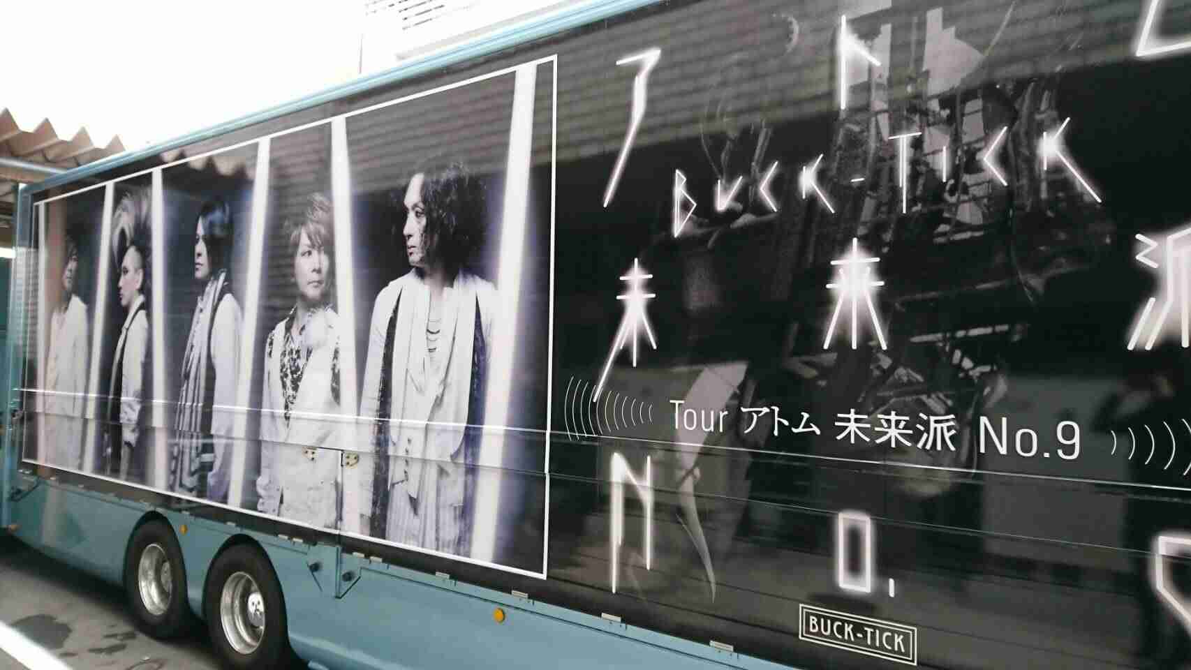 いろんなアーティストのツアートラック♪