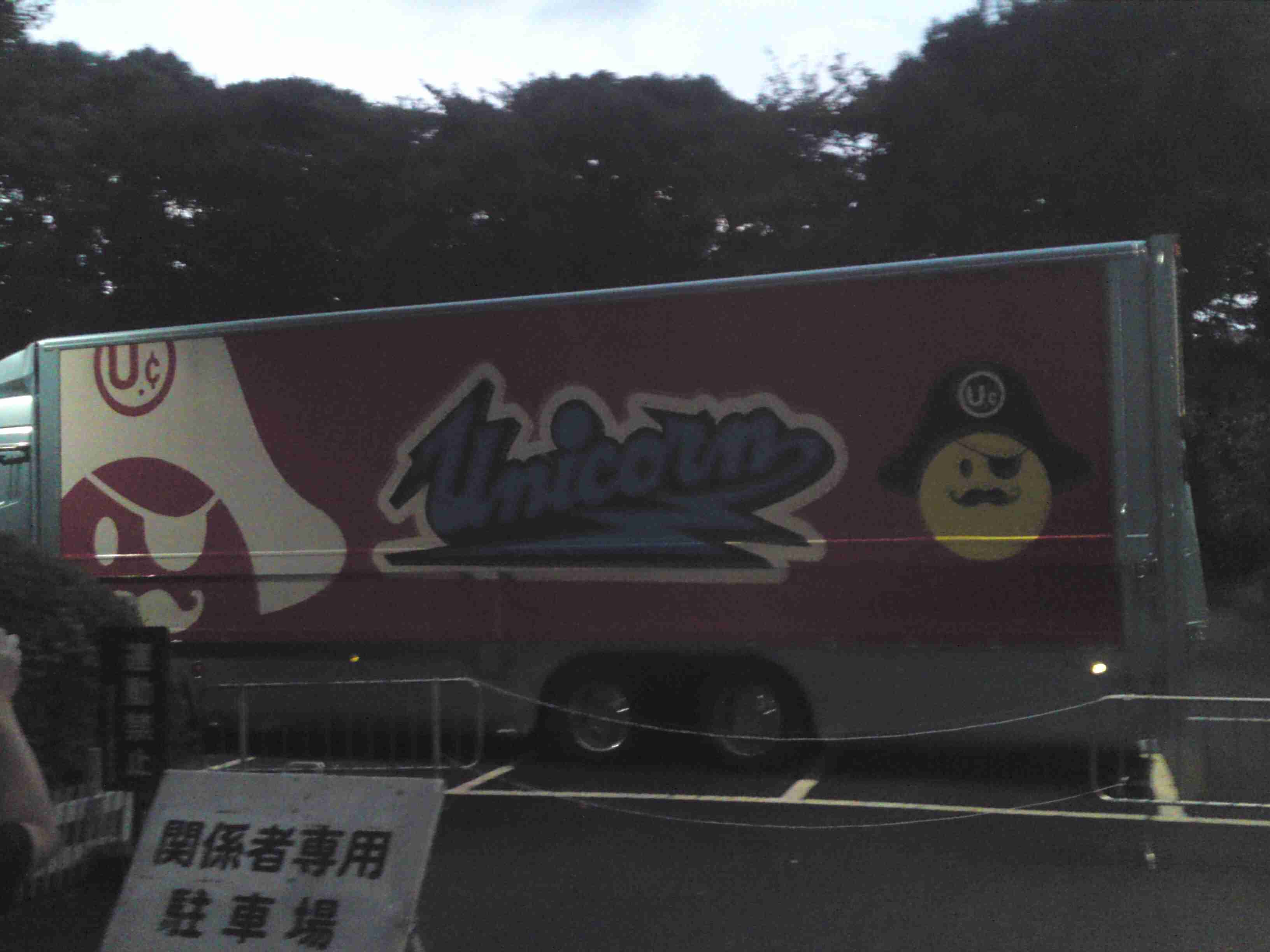 いろんなアーティストのツアートラック♪