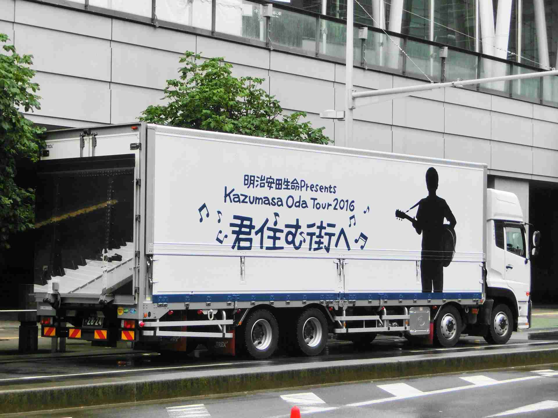 いろんなアーティストのツアートラック♪