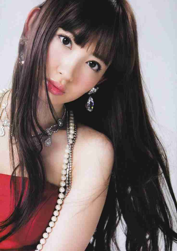 小嶋陽菜、“ハートからマシュマロ谷間”バックスタイルもセクシーな水着に反響　NMB48吉田朱里らも注目のブランド