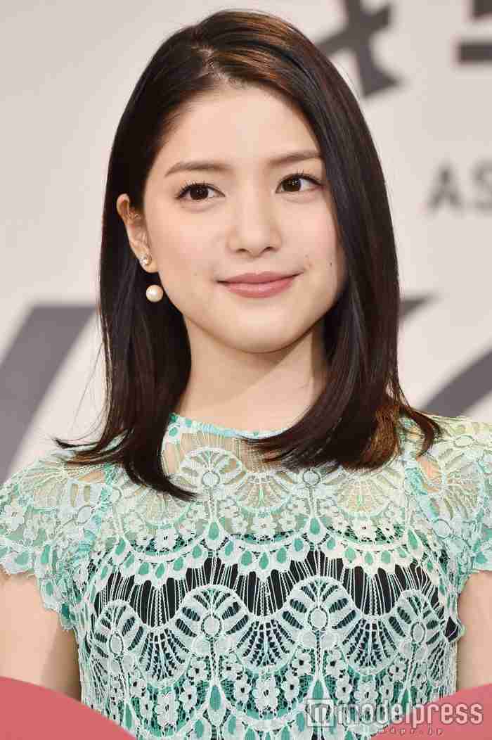 川栄李奈　“使い捨てカメラ”でアナログ感溢れる1枚に「森の妖精降臨」の声
