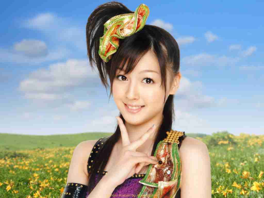 橋本環奈、純白ワンピースをまとい天使のスマイル　輝く美脚も披露