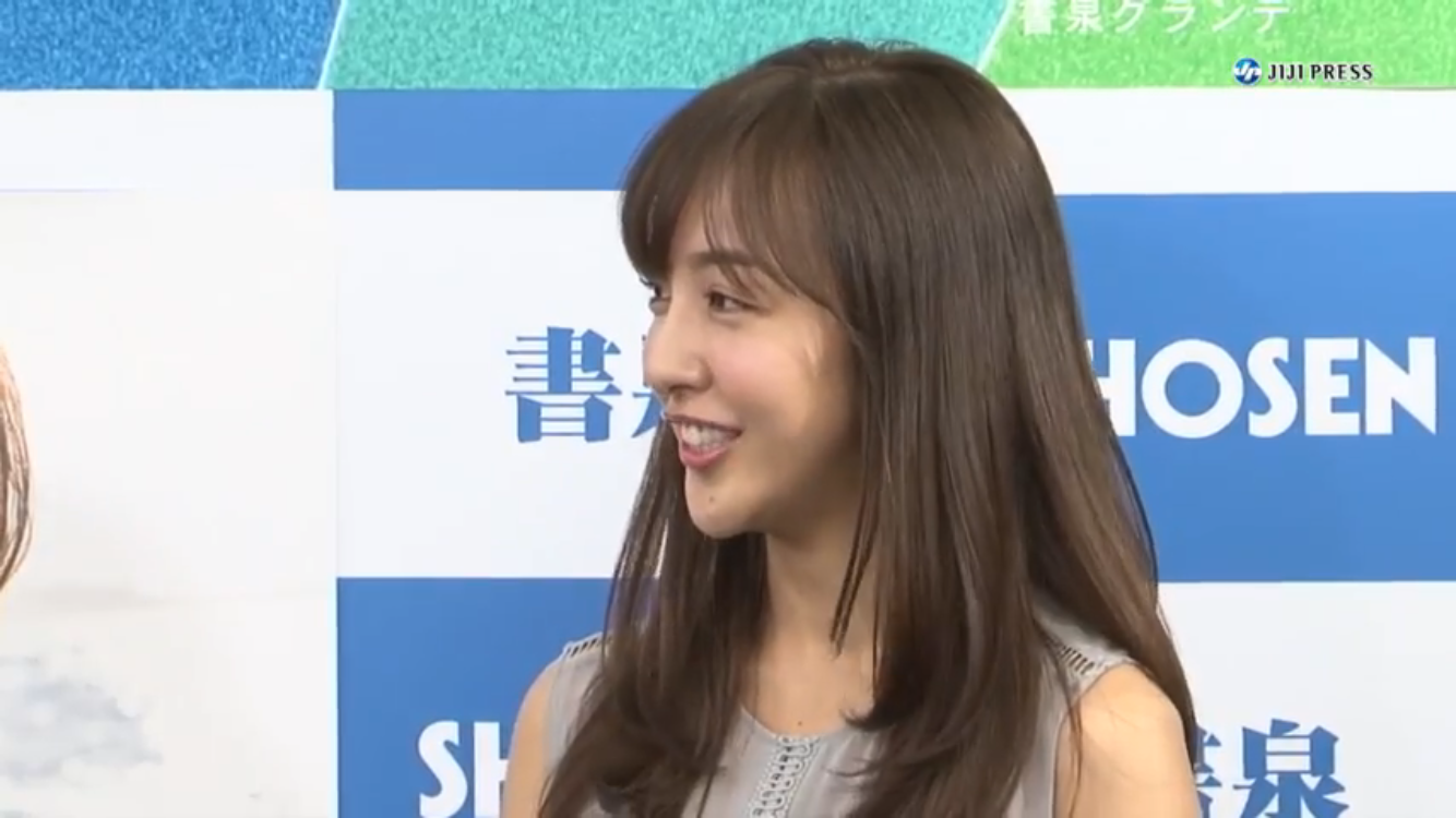 板野友美の写真集、白石麻衣に次ぐスピード重版決定　書店も「今年に入って最大の人気」とコメント