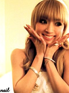 浜崎あゆみ&ワンちゃんのキュートなショット、思わぬ写り込みに視線が集まる…