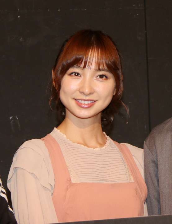 篠田麻里子、カラコン&ツインテール姿が話題「若返ってる」