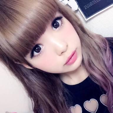 藤田ニコル＆紗蘭、お揃い黒ビキニで”朝プール” 色白美ボディに視線集中
