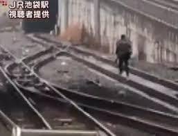痴漢の疑いの男、線路に飛び降り逃走 JR田町駅