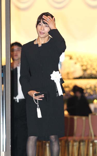 上原多香子、無期限休業へ…名古屋公演後“気持ち整理するため”