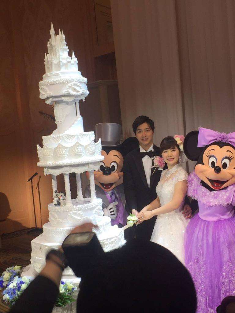 新郎新婦から、主役の座を奪ってしまうウエディングケーキ