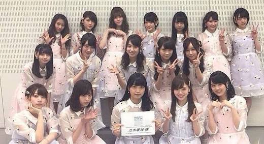 好きな女性アイドルグループの好きな衣装を貼るトピ