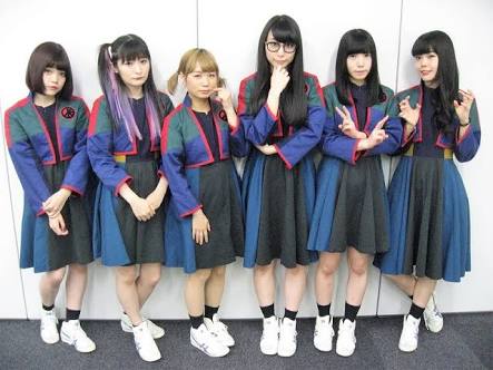 好きな女性アイドルグループの好きな衣装を貼るトピ
