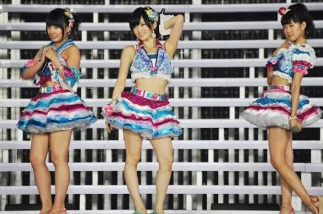 好きな女性アイドルグループの好きな衣装を貼るトピ