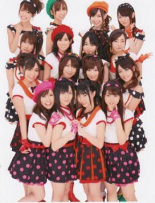 好きな女性アイドルグループの好きな衣装を貼るトピ