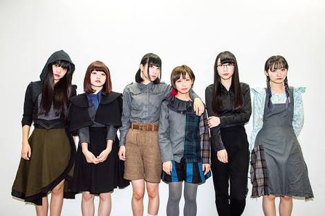 好きな女性アイドルグループの好きな衣装を貼るトピ